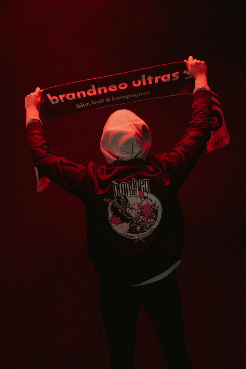 Team von brandneo - Social Media Agentur aus Dortmund bei der Arbeit